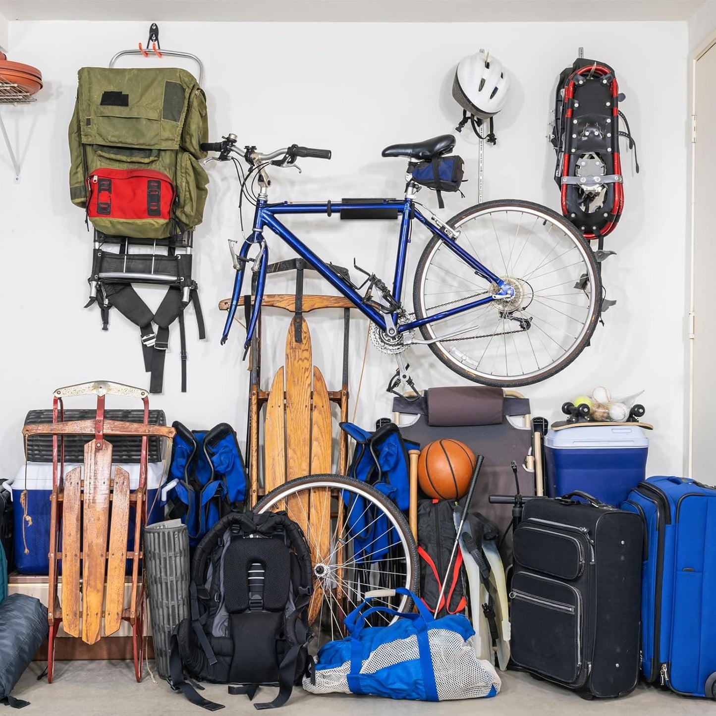 Blulu 2 Pcs Wall Mount Ladder Wall Wheelbarrow Hanger Steel Garage Storage Hook Wheelbarrow Hanger Heavy Duty Garage Storage Organizer for Hang Ladders Carts Chair Bicycle (Black)